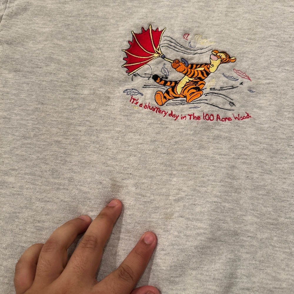 Vintage Disney Tigger Sweatshirt Mens Medium Gray Pooh 100 Acre Woods 90s USA - Picture 3 of 15